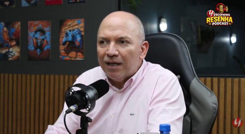 Prefeito Gerlen Diniz durante entrevista ao Resenha Podcast anunciando apoio a Alan Rick