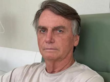 em-prisao-domiciliar,-bolsonaro-e-internado-para-cirurgia-no-ombro-em-brasilia
