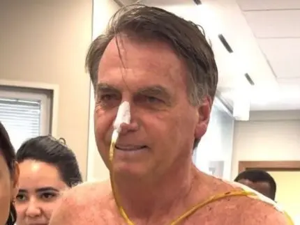 Jair Bolsonaro se encontra estável após passar por cirurgia no ombro, diz boletim médico