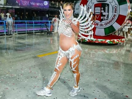 lore-improta-compara-fantasia-usada-no-carnaval-com-o-figurino-de-beyonce-no-met-gala;-veja