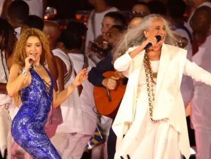 Momento de gratidão! Shakira envia áudio à Maria Bethânia após dueto em show