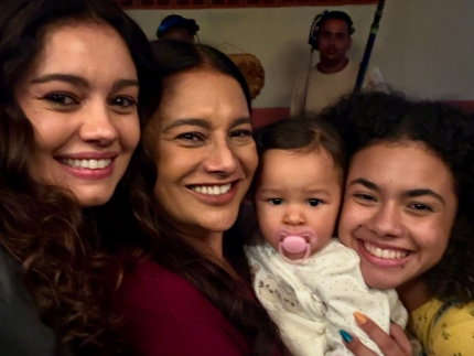 dira-paes-encanta-com-fotos-dos-bastidores-de-novela:-“as-4-gracas-enfim-juntas”