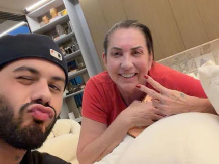 na-casa-da-ex:-ze-felipe-posta-foto-com-margareth-serrao,-mae-de-virginia-fonseca