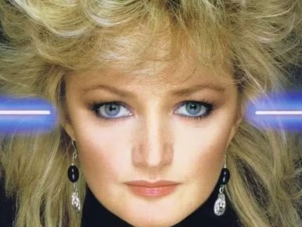 cantora-britanica-bonnie-tyler-entra-em-coma-induzido-apos-cirurgia-de-emergencia