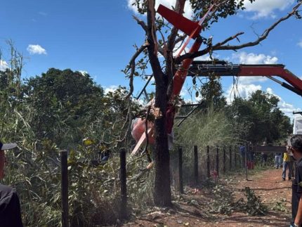 helicoptero-de-henrique-e-juliano-faz-pouso-forcado-em-fazenda-no-tocantins