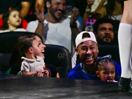 neymar-fecha-sessao-de-circo-para-amigos-e-familia-em-santos-e-causa-tumulto-na-saida