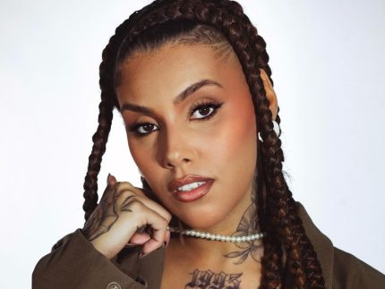 amanda-amado-lanca-cacando-motivo-e-aposta-em-pagode-sobre-amor-em-crise