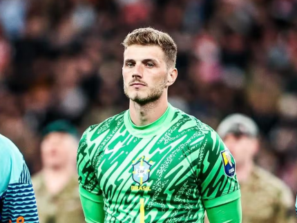 goleiro-da-selecao-toma-gol-de-“lateral”-e-faz-time-de-cr7-adiar-titulo-saudita
