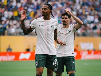 prestes-a-jogar-a-copa,-joao-pedro-e-cotado-para-substituir-lewandowski-no-barcelona
