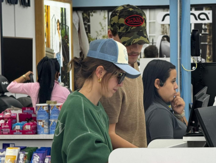 atriz-de-“stranger-things”-e-vista-fazendo-compras-em-loja-queridinha-de-maes-brasileiras-em-orlando
