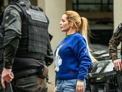 cela-isolada-e-chuveiro-exclusivo:-sindicato-denuncia-regalias-a-deolane-na-prisao