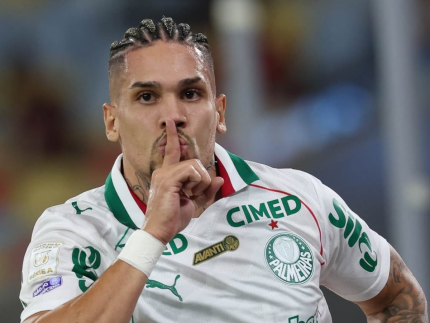paulinho,-do-palmeiras,-e-denunciado-pelo-stjd-apos-pedir-“silencio”-a-torcida-do-flamengo