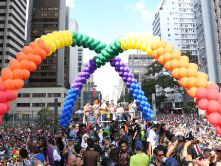 sem-cache,-com-muito-apoio!-artistas-abrem-mao-de-pagamento-na-parada-lgbt+-de-sp