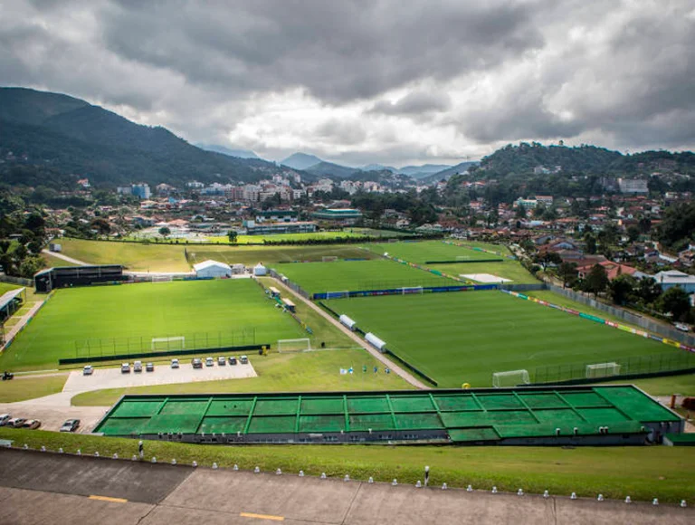 selecao-comeca-a-se-apresentar-para-preparacao-para-copa.-neymar-e-esperado-para-exames