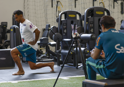 danilo,-paqueta-e-casemiro-fazem-trabalhos-na-academia-no-1o-dia-de-avaliacoes-na-selecao
