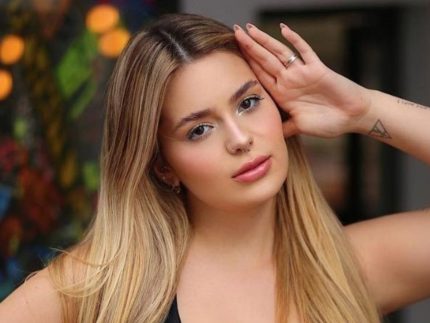 viih-tube-pede-ajuda-dos-seguidores-na-escolha-de-vestido-de-noiva:-“e-muito-aberto-e-curto?”