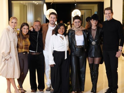 carlinhos-maia-reune-famosos-em-festa-de-75-anos-da-mae,-maria-maia