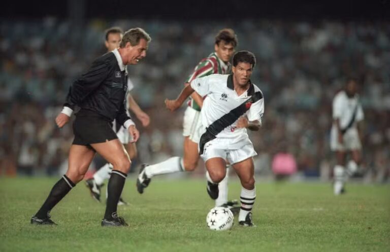Geovani com a camisa do Vasco em clássico contra o Fluminense, em 1993 Geovani com a camisa do Vasco em clássico contra o Fluminense, em 1993.