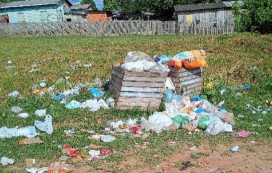 moradores denunciam falta de coleta de lixo em Manoel Urbano