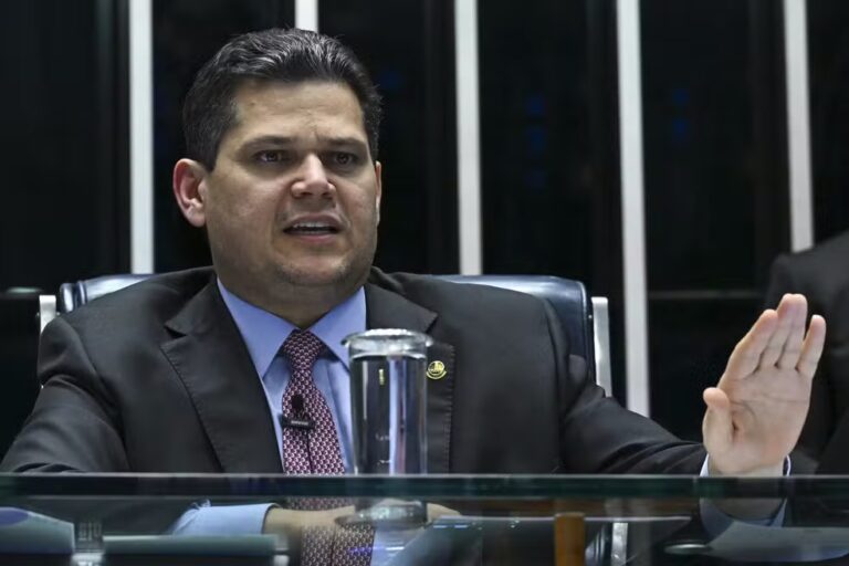 Davi Alcolumbre durante sessão do Congresso Nacional que resultou na promulgação da Lei da Dosimetria.