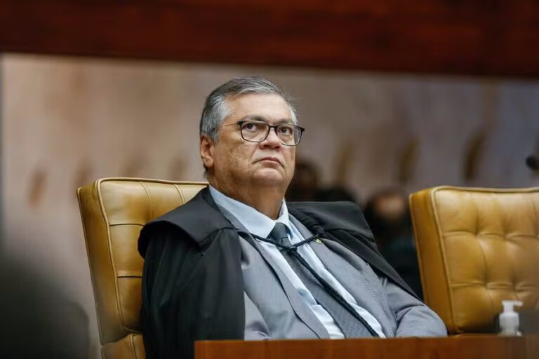 STF abre investigação sigilosa para apurar suspeitas de uso irregular de emendas parlamentares em projetos culturais ligados ao filme “Dark Horse”.
