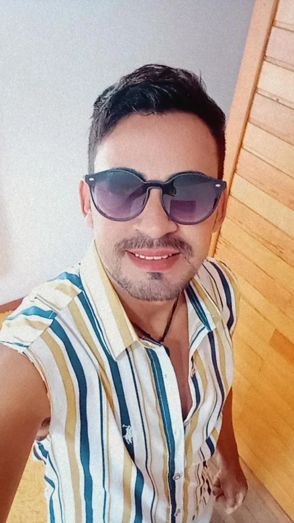 Promotor de eventos grava vídeo rebatendo acusação feita pelo vice-prefeito de Sena Madureira.