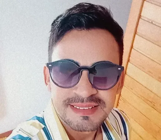 Promotor de eventos grava vídeo rebatendo acusação feita pelo vice-prefeito de Sena Madureira.