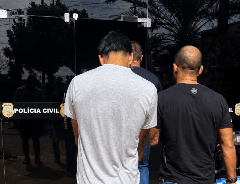 Polícia Civil durante operação de apreensão de suspeito em Brasiléia.