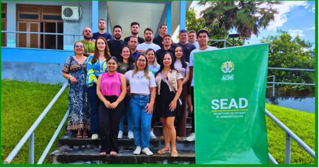 Servidores do Iapen participando de curso de capacitação sobre o Sistema Eletrônico de Informações em Sena Madureira.