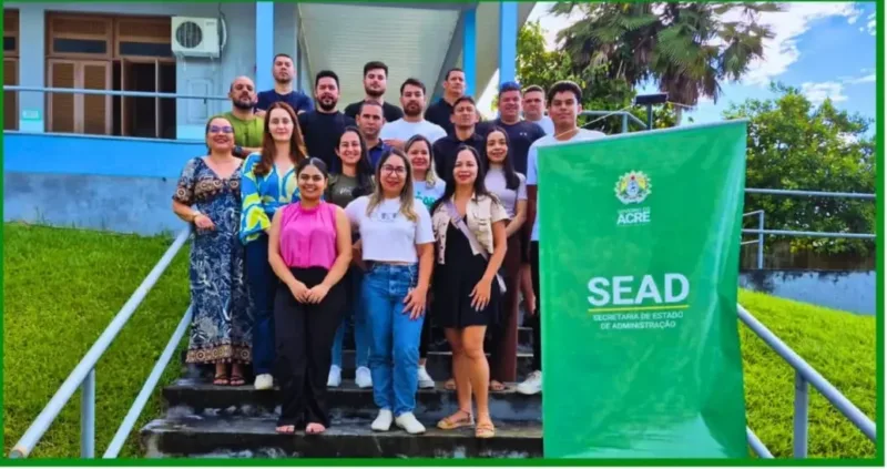 Servidores do Iapen participando de curso de capacitação sobre o Sistema Eletrônico de Informações em Sena Madureira.