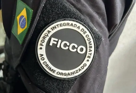 Agentes da FICCO durante operação contra tráfico de drogas em Rio Branco.