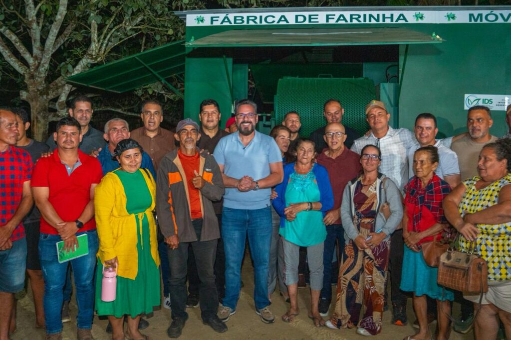 Senador Alan Rick durante entrega de Casa de Farinha em Mâncio Lima