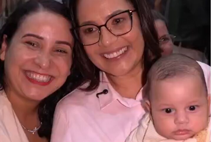 Governadora Mailza Assis durante pronunciamento em homenagem ao Dia das Mães no Acre.