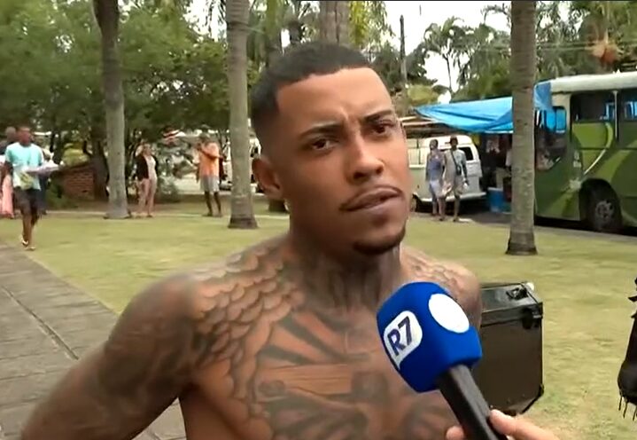 MC Poze deixa o presídio no Rio de Janeiro e comemora liberdade ao lado de fãs e amigos após decisão da Justiça Federal.
