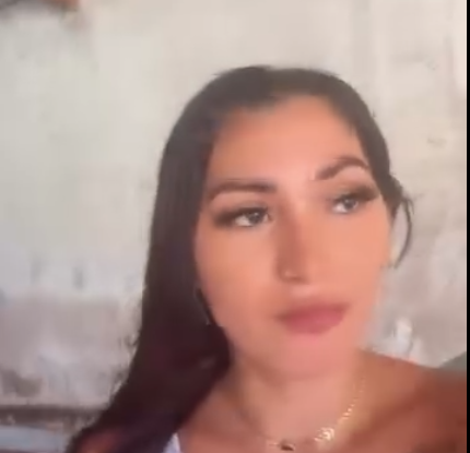 Mulher mostra marcas no corpo após denunciar agressão durante evento em Sena Madureira.