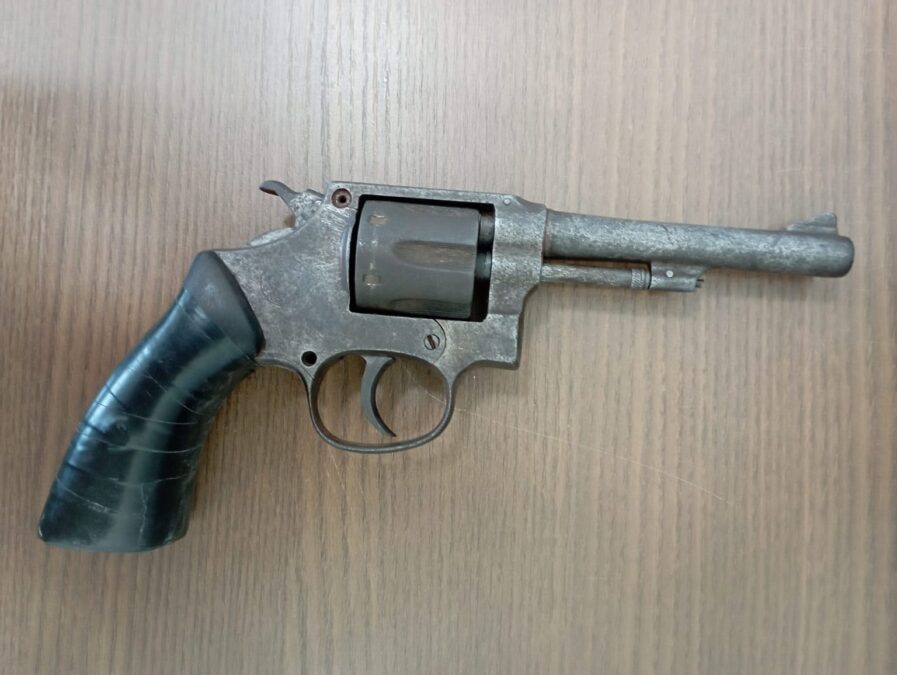 Adolescente é apreendido após polícia encontrar arma em Manoel Urbano