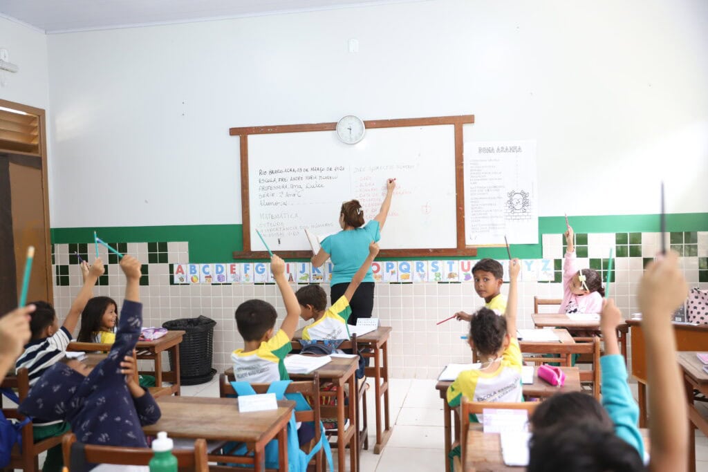 Professores vão atuar em diversas cidades do estado.