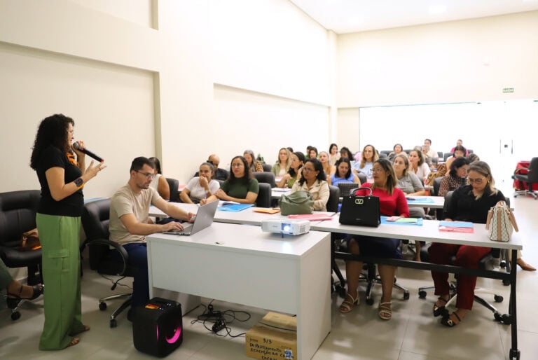 Profissionais da educação participam de jornada pedagógica sobre educação do campo em Rio Branco.