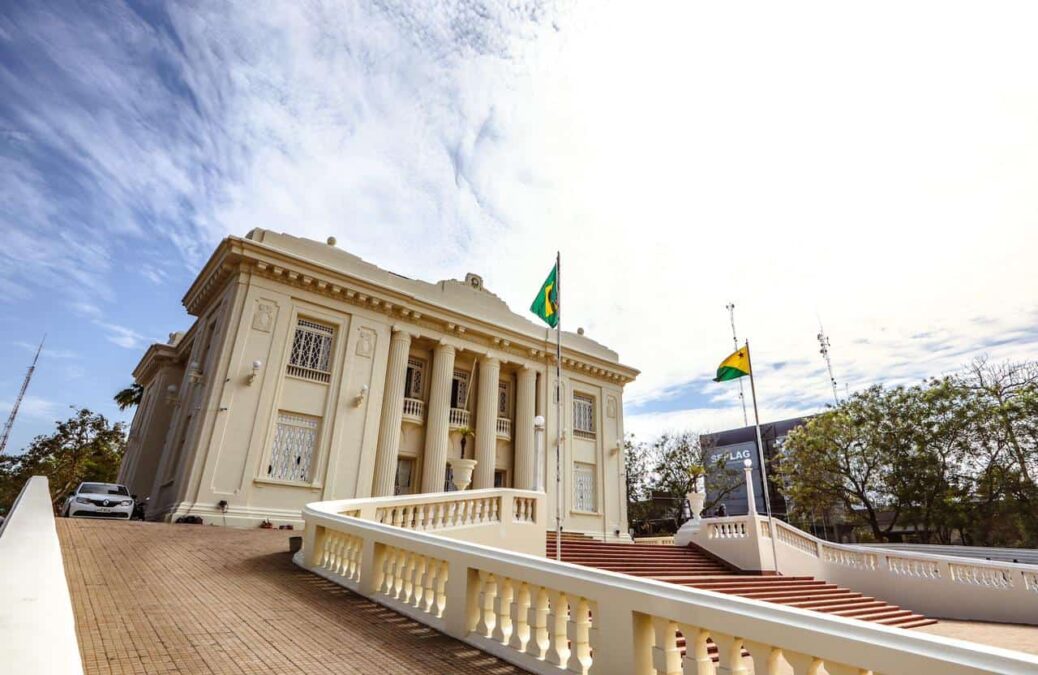 Governo do Acre publica exonerações, nomeações e mudanças administrativas no DOE