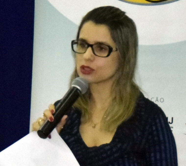 Promotora do MP do Acre durante discussão com militares do Exército em bloqueio na zona rural de Plácido de Castro.