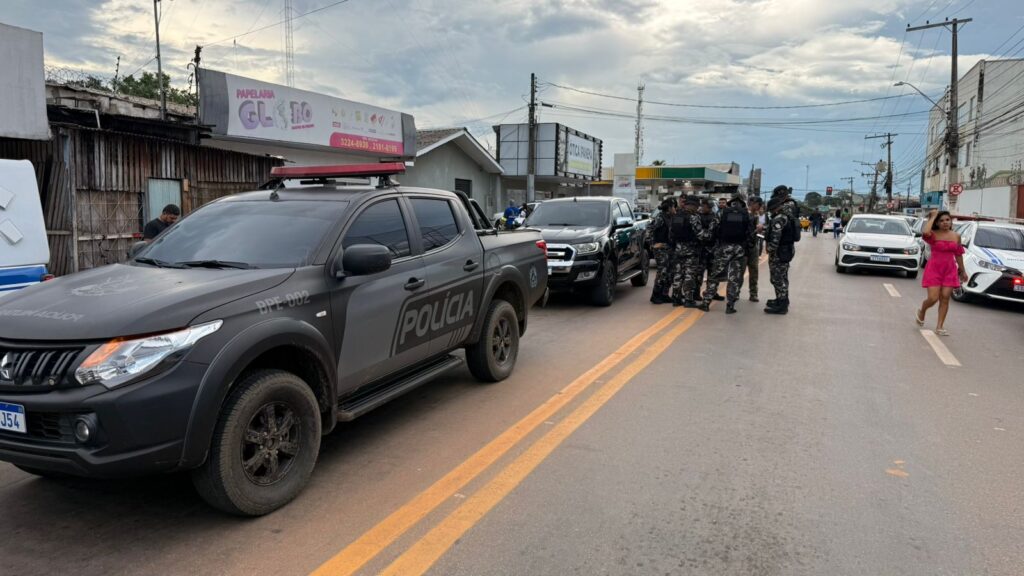 Escola isolada pela polícia após ataque a tiros no Instituto São José em Rio Branco