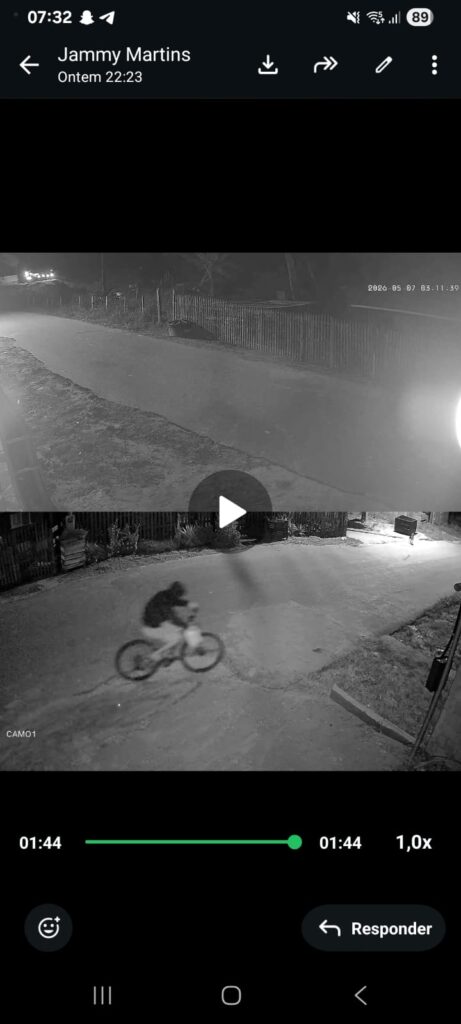 Bicicleta furtada em Sena Madureira fotografada após divulgação de imagens de câmera de segurança sobre o roubo.