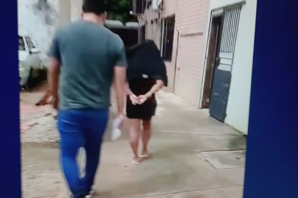 policial durante prisão de foragida em operação em Rio Branco.