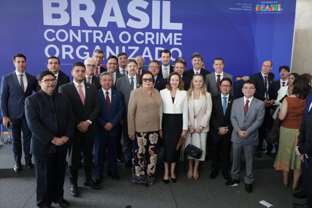 O chefe do MP acreano também ressaltou que iniciativas nacionais voltadas ao combate às facções criminosas contribuem para fortalecer a atuação dos estados na repressão qualificada ao crime e na proteção da população.