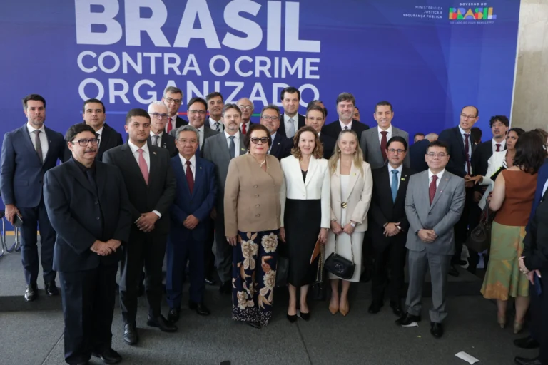 O chefe do MP acreano também ressaltou que iniciativas nacionais voltadas ao combate às facções criminosas contribuem para fortalecer a atuação dos estados na repressão qualificada ao crime e na proteção da população.