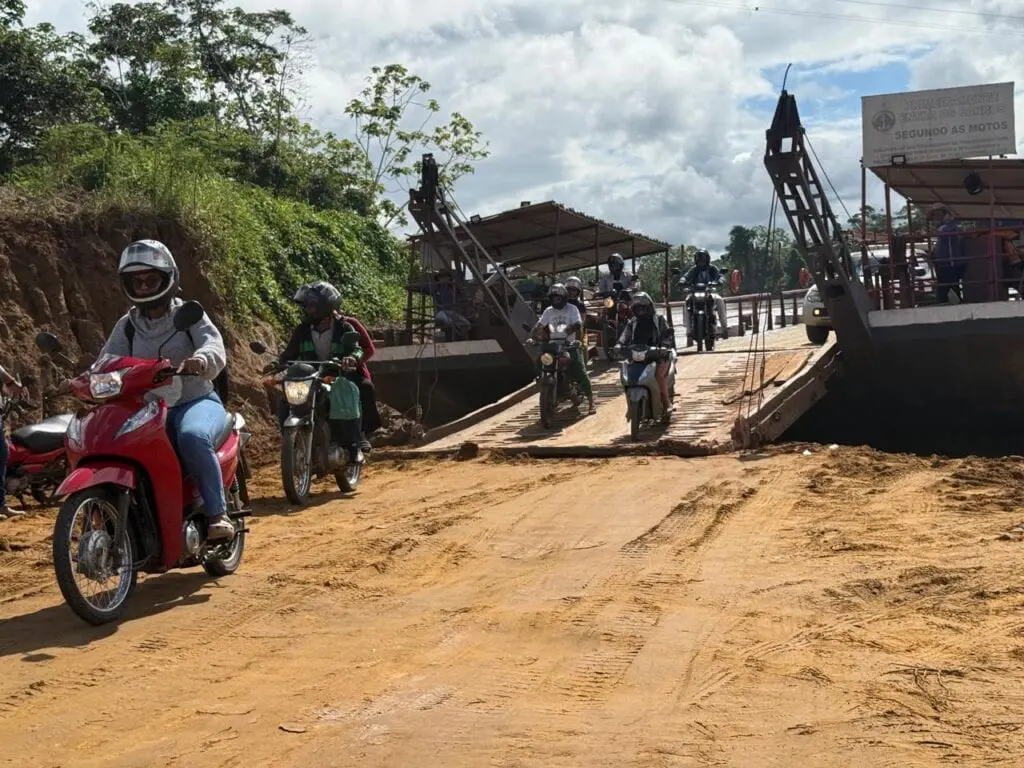 Governo retoma travessia por balsa entre Cruzeiro do Sul e Rodrigues Alves após erosão