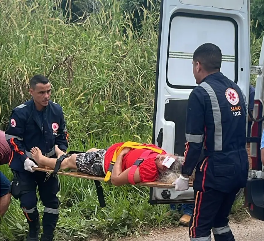 Idosa fica em estado grave após ser atropelada por carro desgovernado em Manoel Urbano