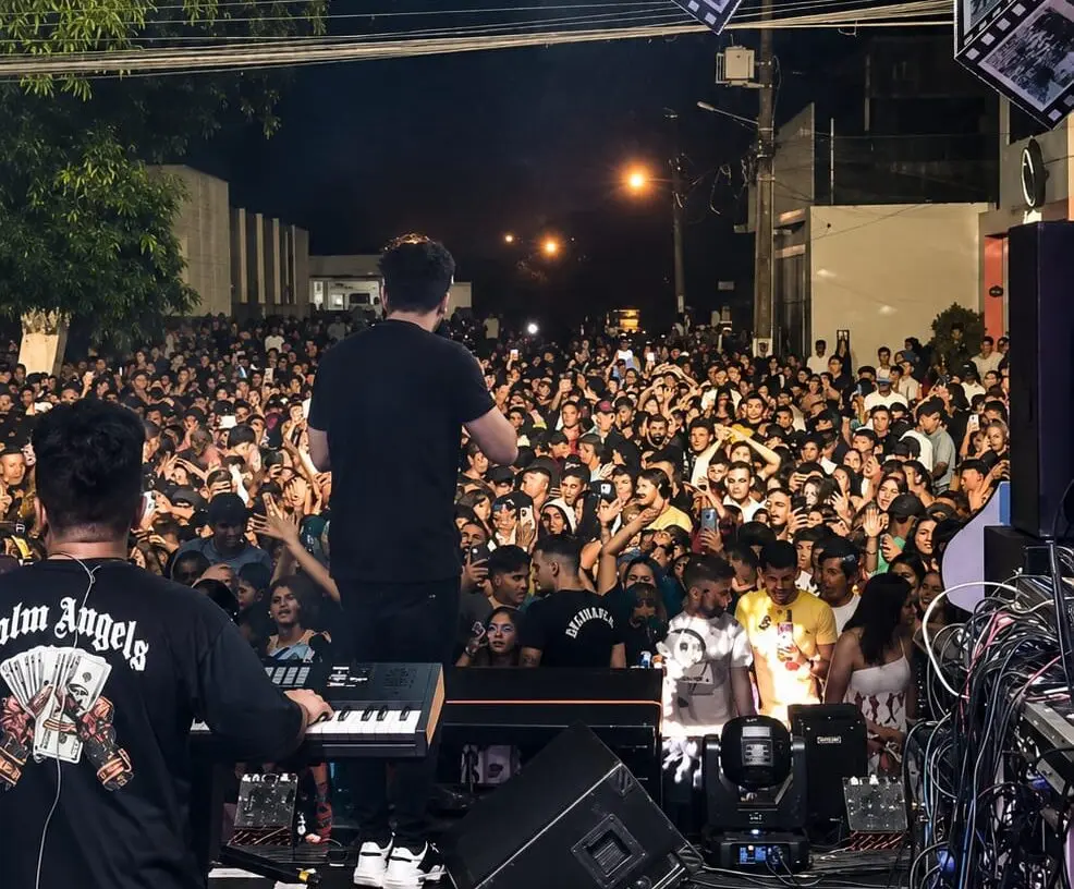 Show de Thiago Jonathan marca público histórico nos 50 anos do Manoel Urbano
