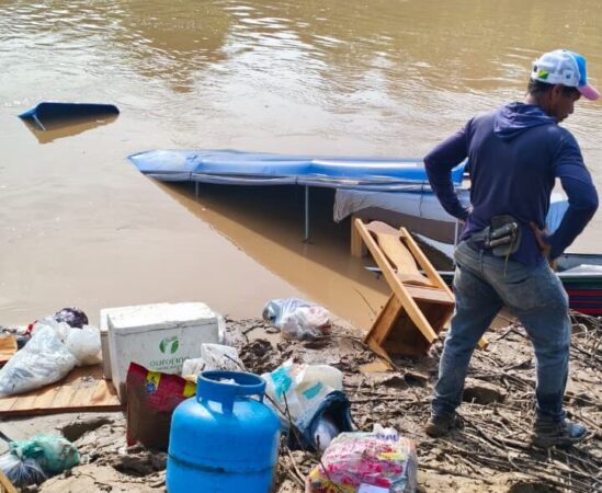Embarcação afunda no rio Iaco acima de Sena Madureira e deixa uma pessoa desaparecida.