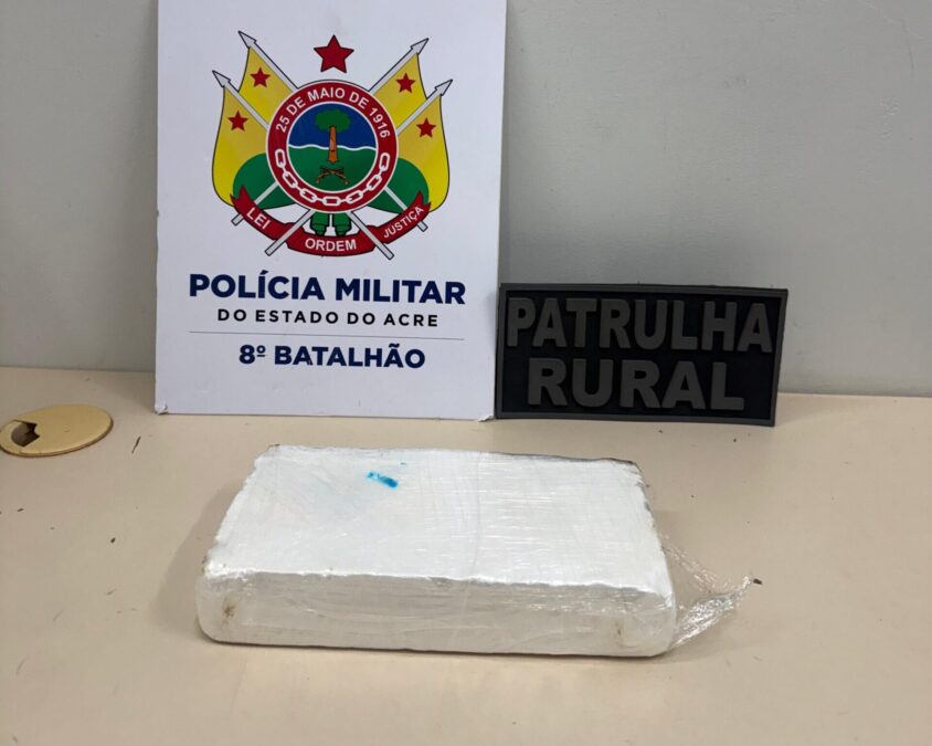 Polícia Militar apreende mais de 1 kg de cocaína durante fiscalização na BR-364 em Sena Madureira